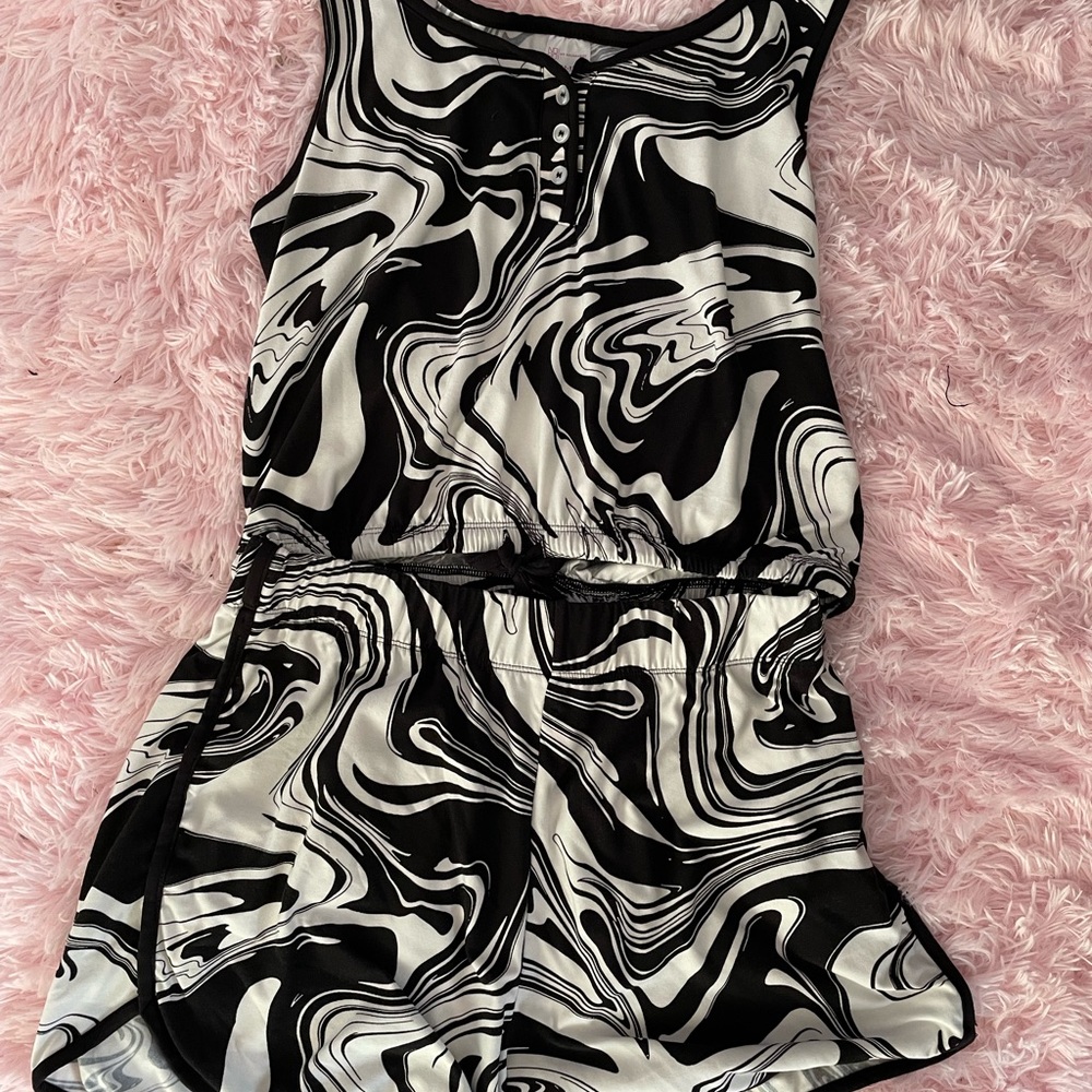 Two piece set - Picture 2 of 2